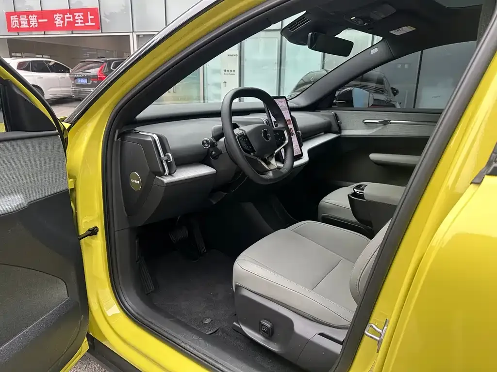 Volvo EX30 2024 из CN, фото 4