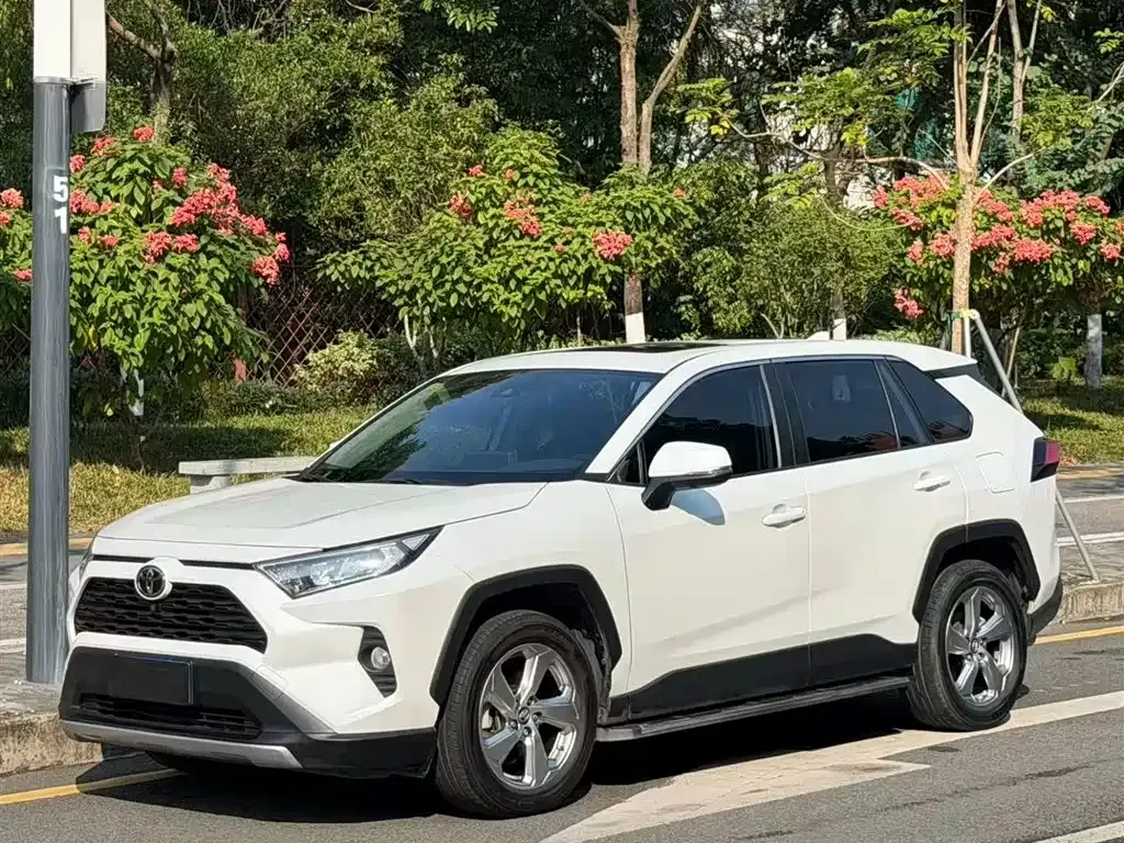 Toyota RAV4 2021 из CN, фото 1