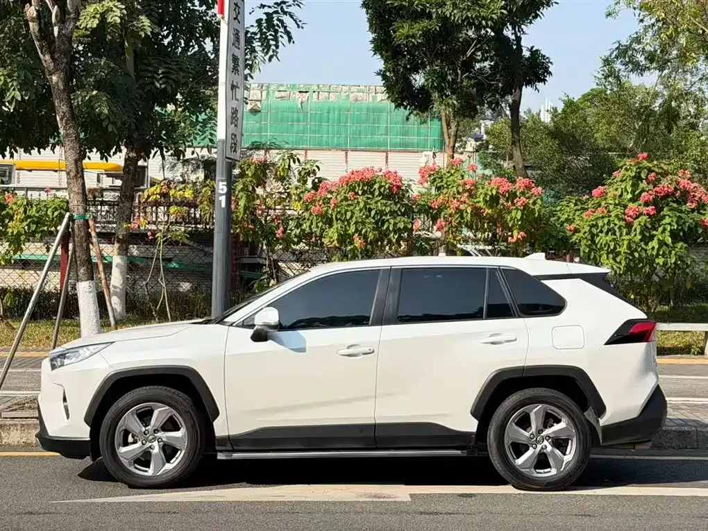 Toyota RAV4 2021 из CN, фото 2