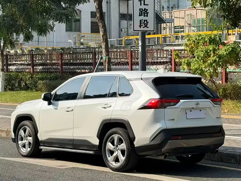 Toyota RAV4 2021 из CN, фото 4
