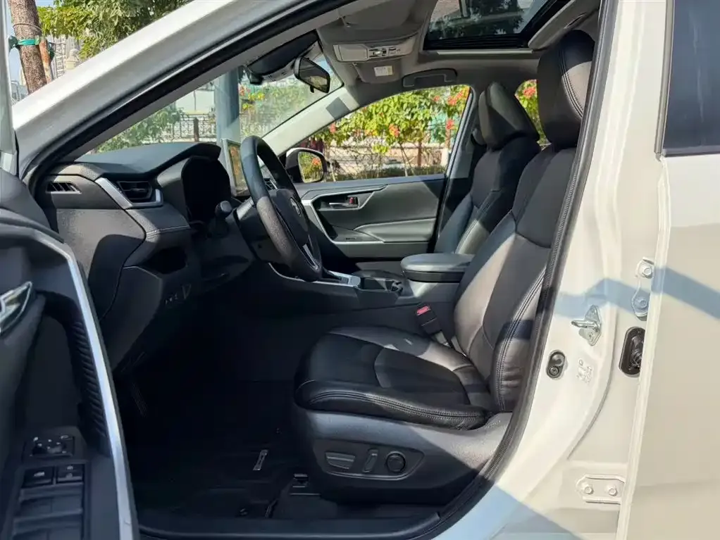 Toyota RAV4 2021 из CN, фото 7