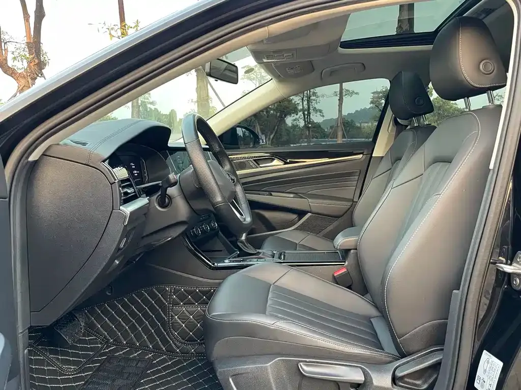 Volkswagen Passat 2023 из CN, фото 7