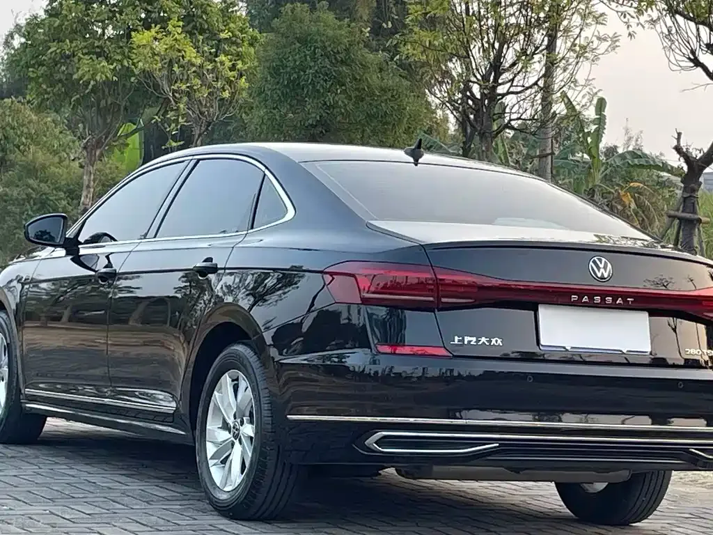 Volkswagen Passat 2023 из CN, фото 9
