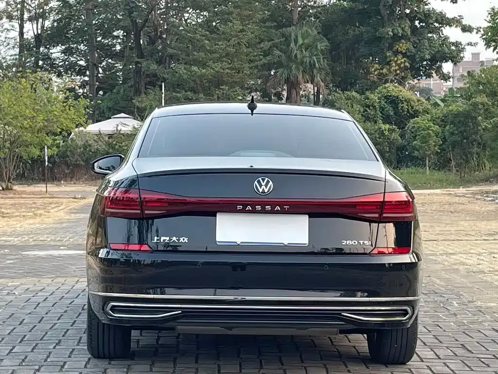 Volkswagen Passat 2023 из CN, фото 10