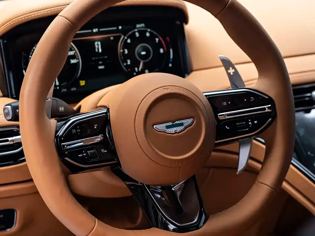 Aston Martin DB12 2024 из CN, фото 8