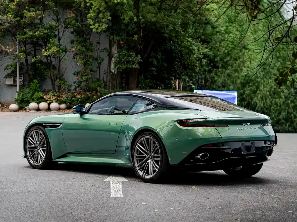 Aston Martin DB12 2024 из CN, фото 10