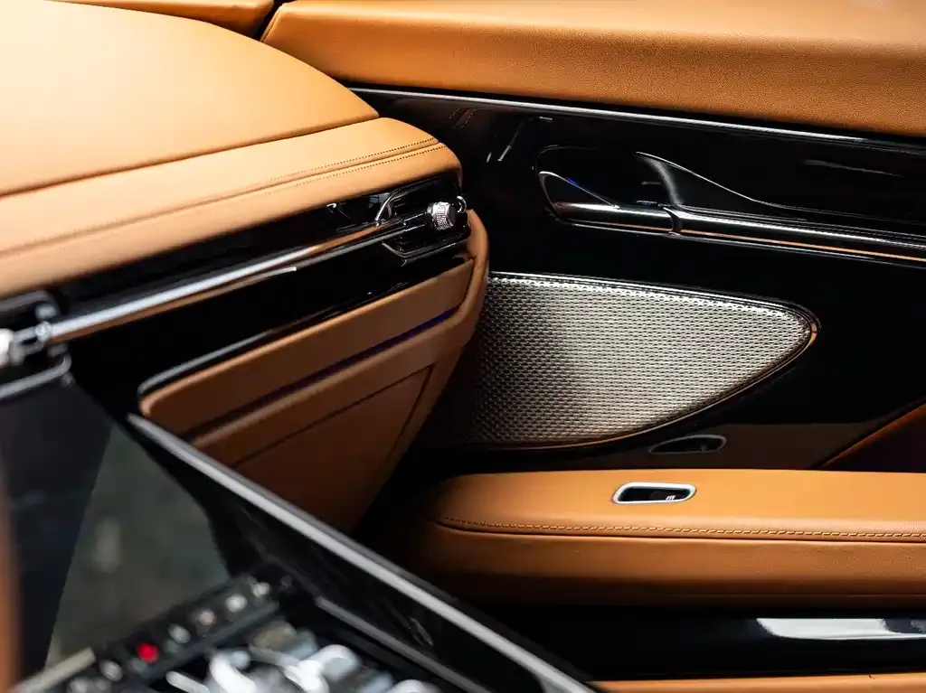 Aston Martin DB12 2024 из CN, фото 7