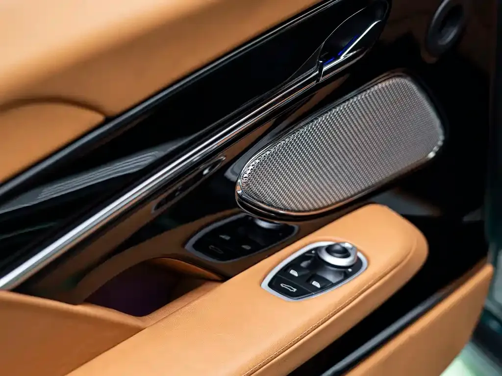 Aston Martin DB12 2024 из CN, фото 9