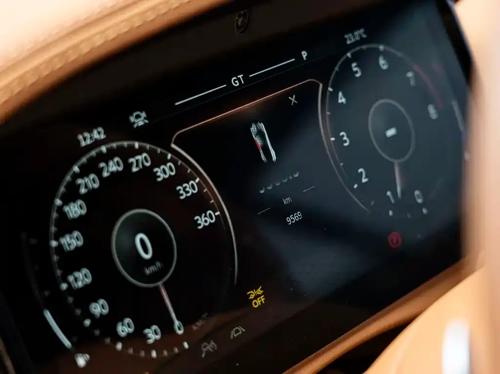 Aston Martin DB12 2024 из CN, фото 3