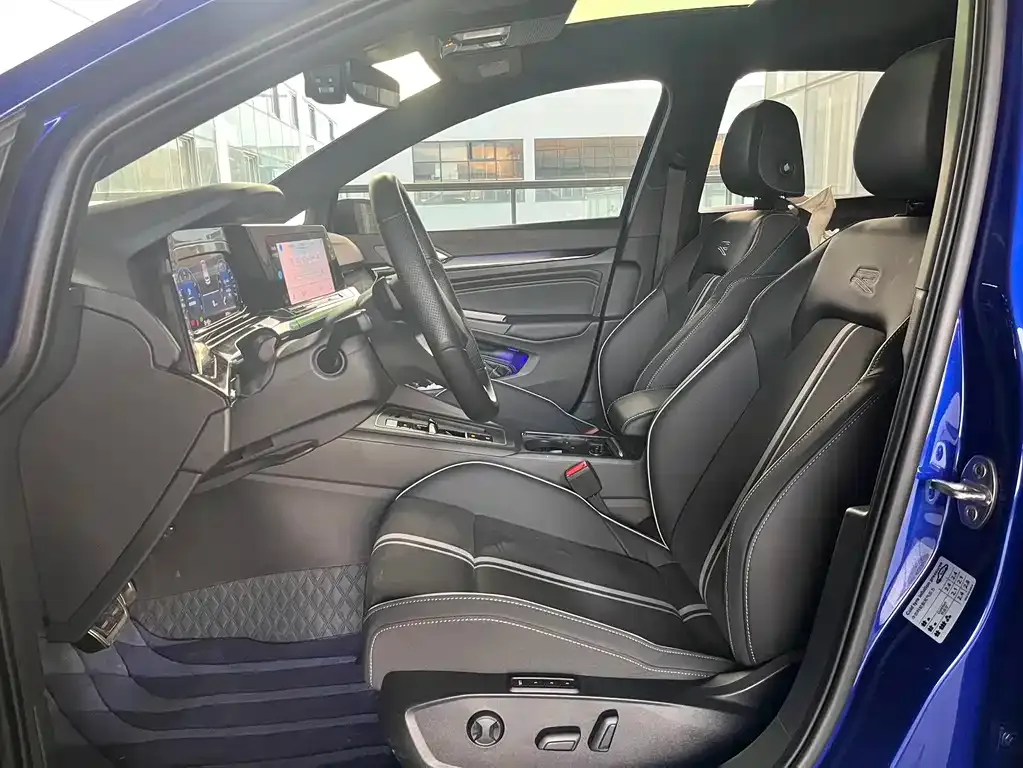 Volkswagen Golf 2022 из CN, фото 10