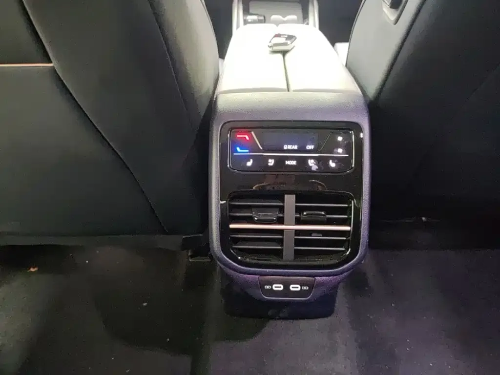 Volkswagen Passat 2024 из CN, фото 2