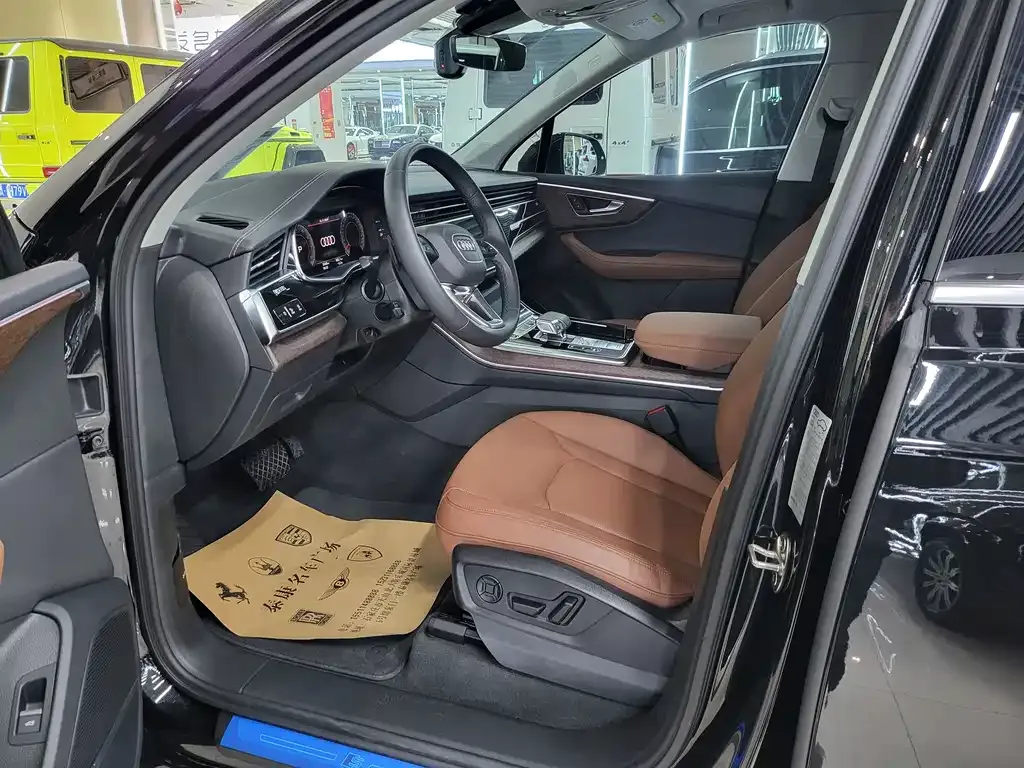 Audi Q7 2024 из CN, фото 8