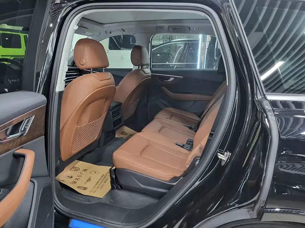 Audi Q7 2024 из CN, фото 7