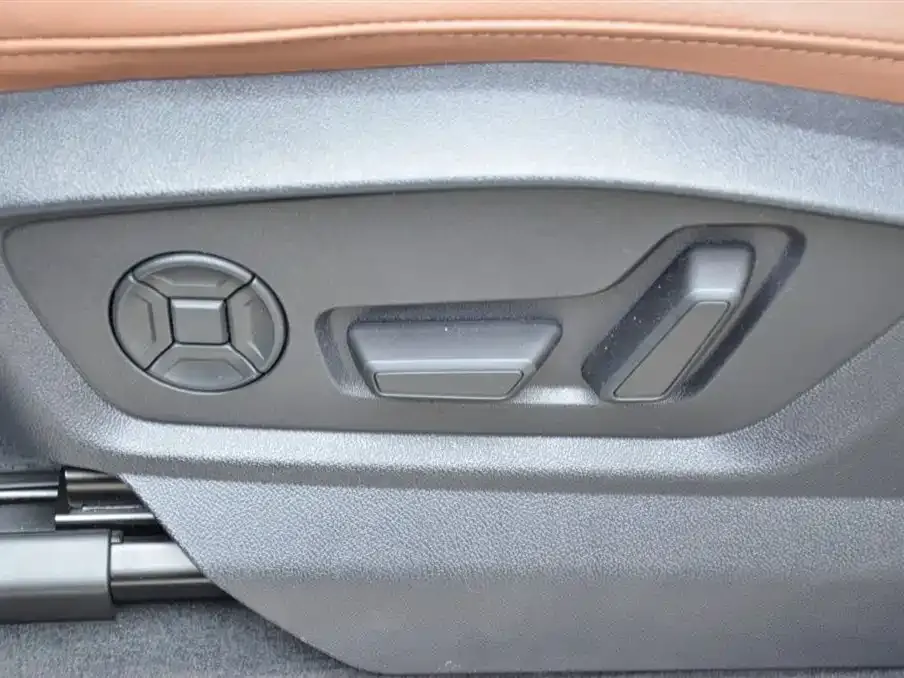 Audi Q7 2024 из CN, фото 3