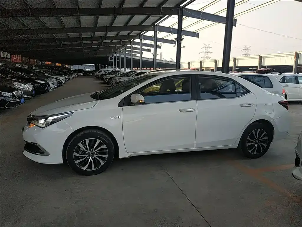 Toyota Corolla Hybrid 2021 из CN, фото 3