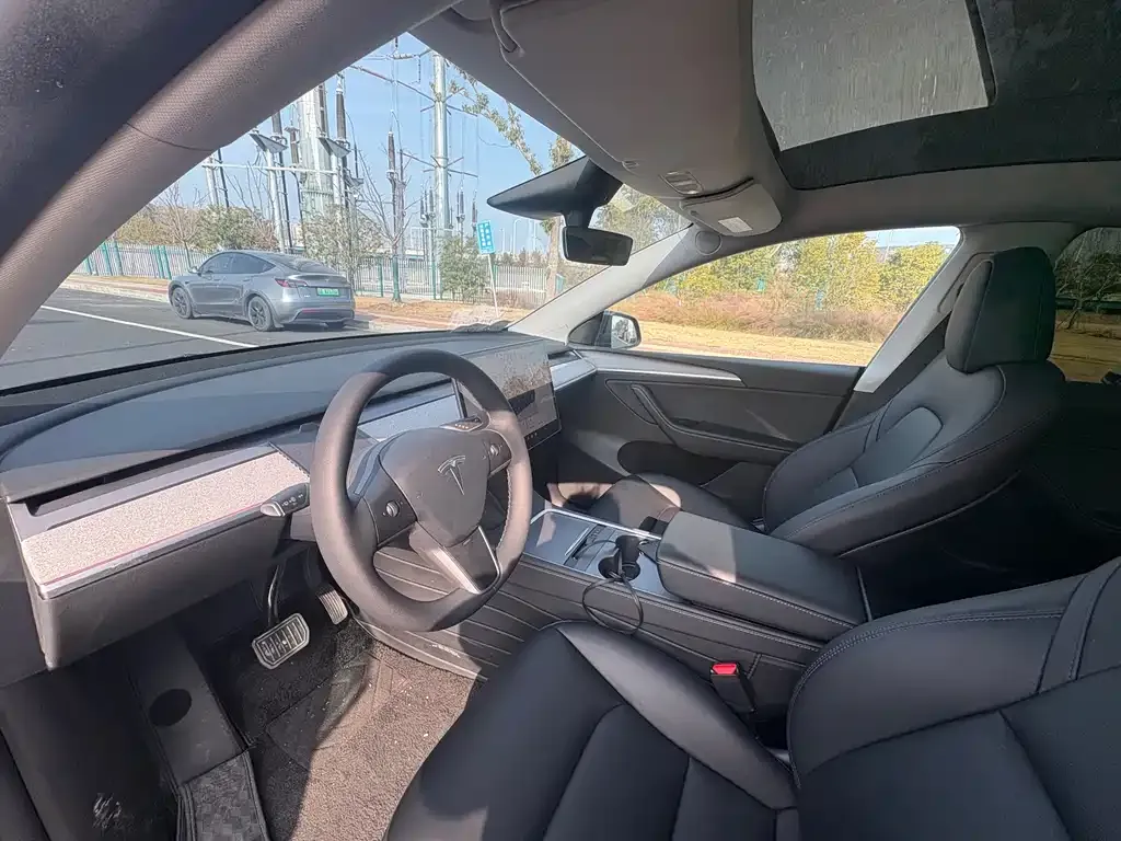 Tesla Model Y — фото 6