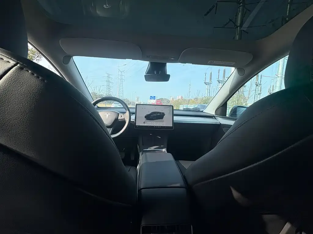 Tesla Model Y — фото 7