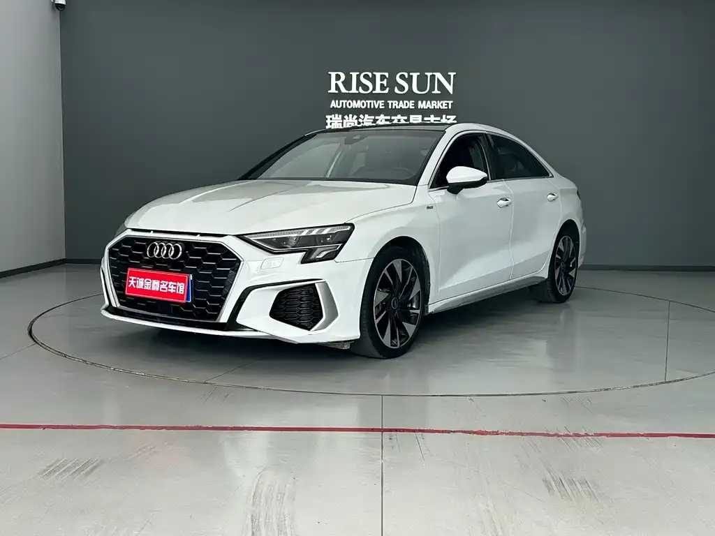 Audi A3 2023 из CN, фото 1