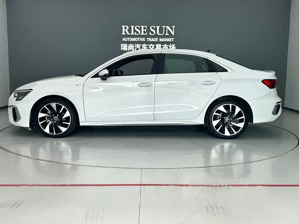Audi A3 2023 из CN, фото 4