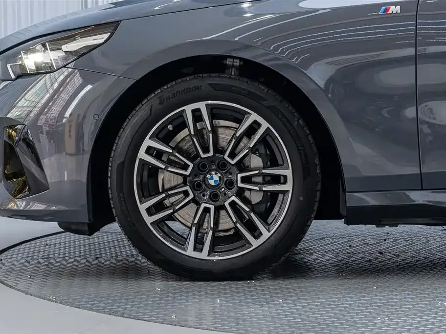 BMW 5 Series 2024 из CN, фото 8