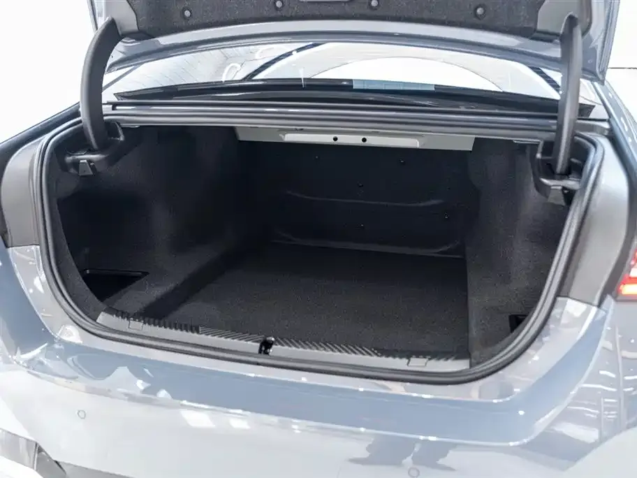 BMW 5 Series 2024 из CN, фото 7