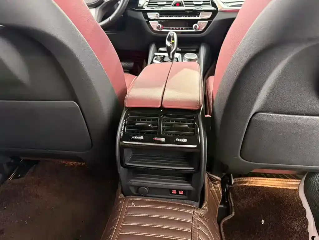 BMW 5 Series 2022 из CN, фото 2