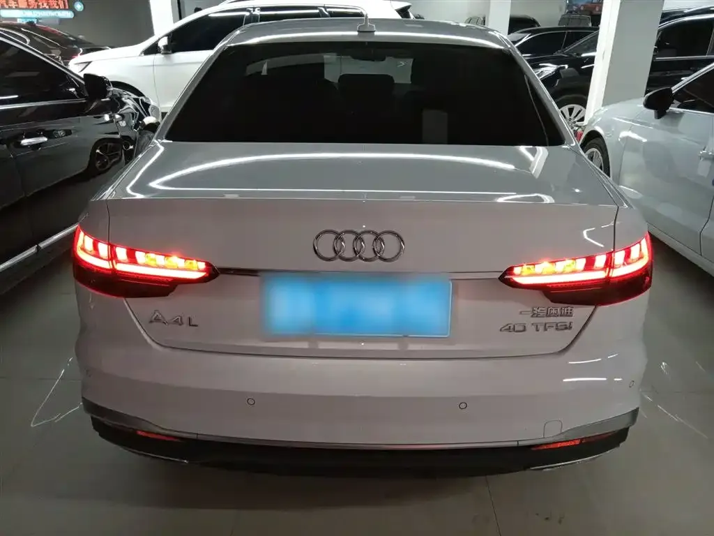 Audi A4L 2023 из CN, фото 10