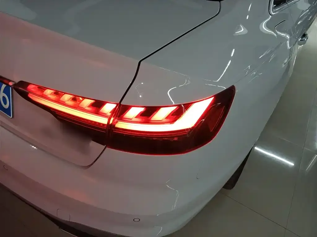 Audi A4L 2023 из CN, фото 9