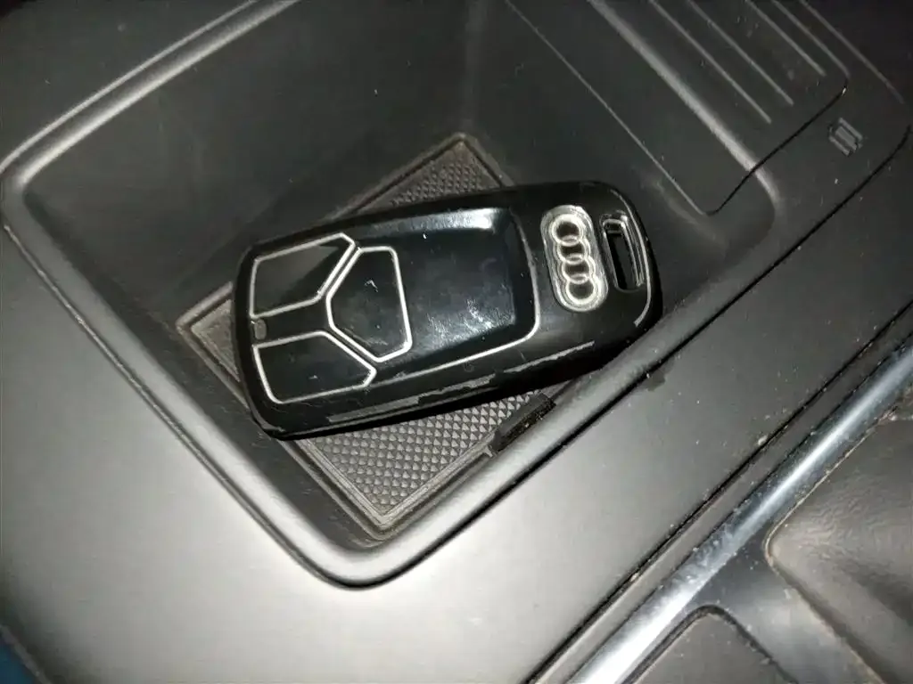 Audi A4L 2023 из CN, фото 2