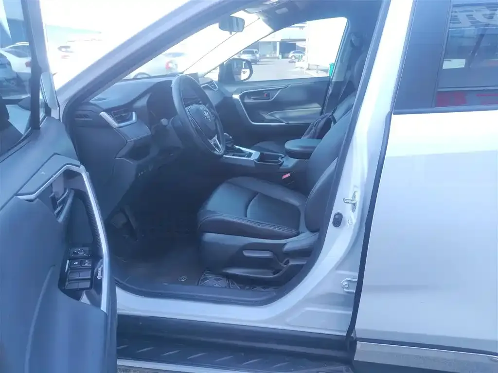 Toyota RAV4 2024 из CN, фото 7