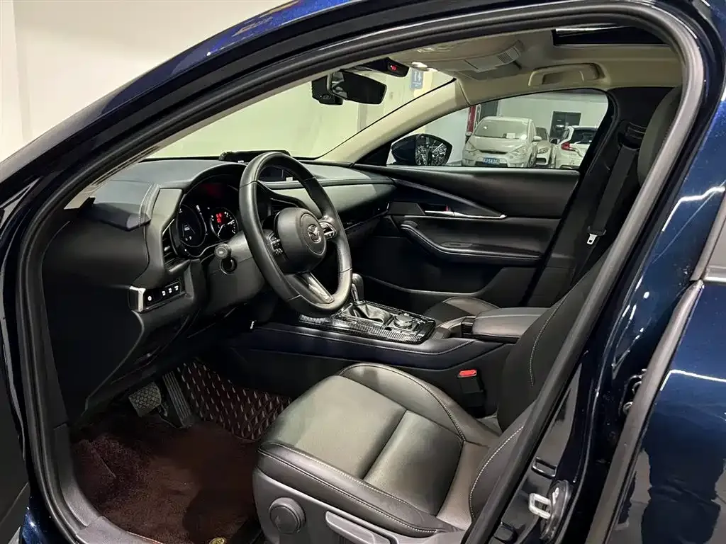 Mazda CX-30 2023 из CN, фото 10