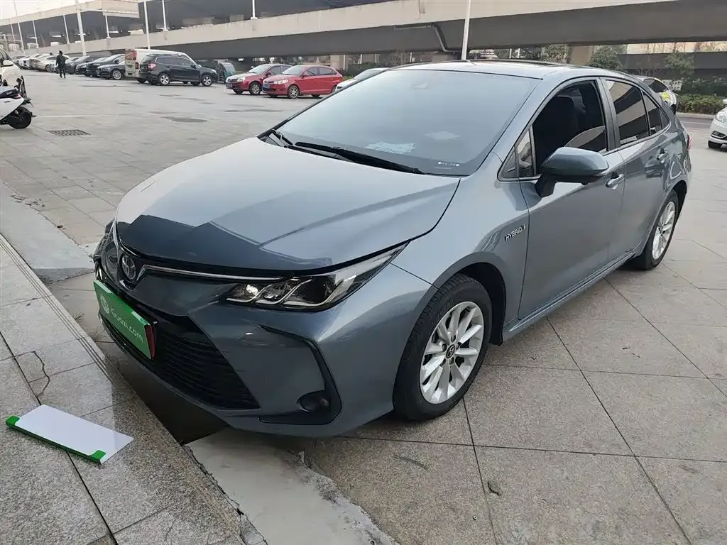 Toyota Corolla — фото 1
