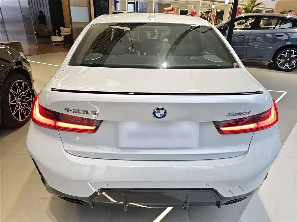 BMW 3 Series 2023 из CN, фото 10
