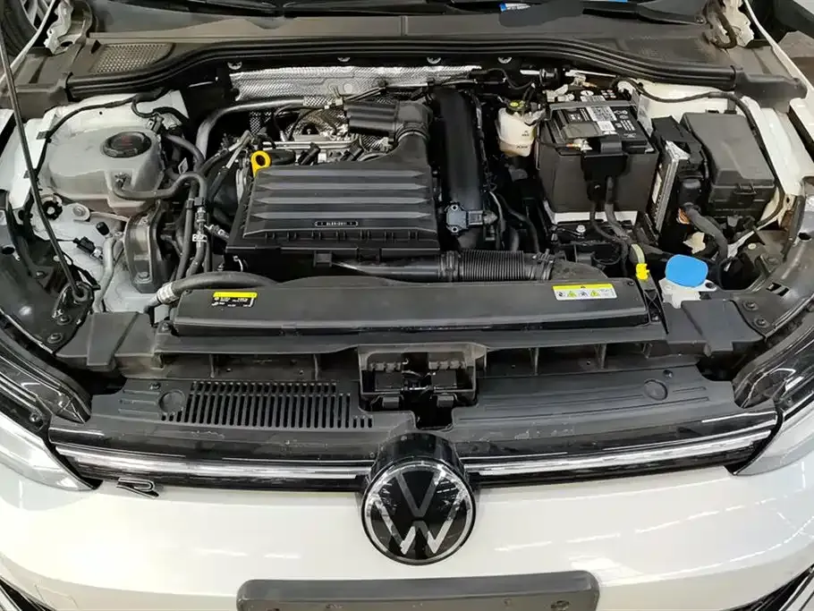 Volkswagen Golf 2024 из CN, фото 10