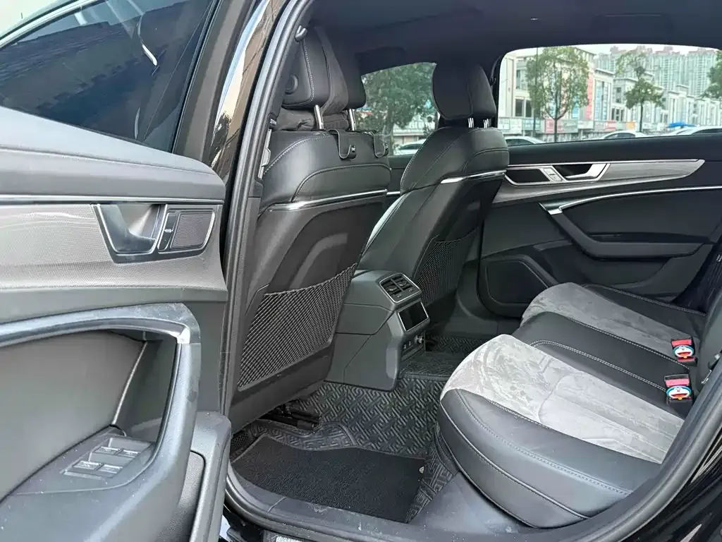 Audi A6L 2023 из CN, фото 8