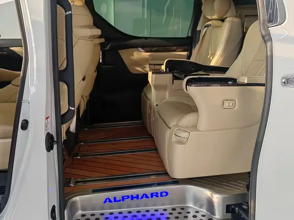 Toyota Alphard 2021 из CN, фото 9