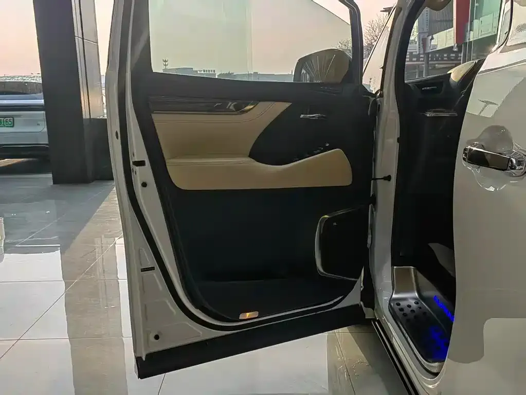 Toyota Alphard 2021 из CN, фото 3