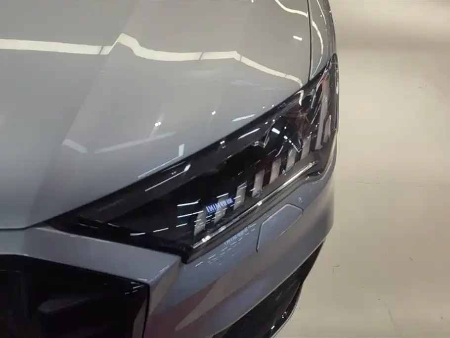 Audi SQ7 2024 из CN, фото 2