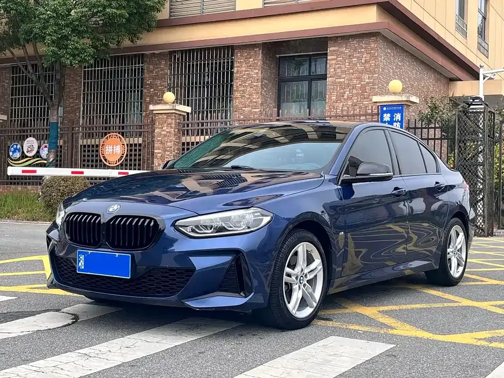 BMW 1 Series 2021 из CN, фото 1