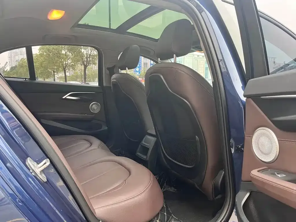 BMW 1 Series 2021 из CN, фото 2