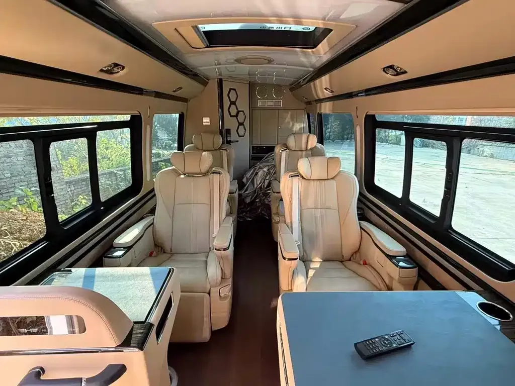 Toyota Coaster 2023 из CN, фото 3
