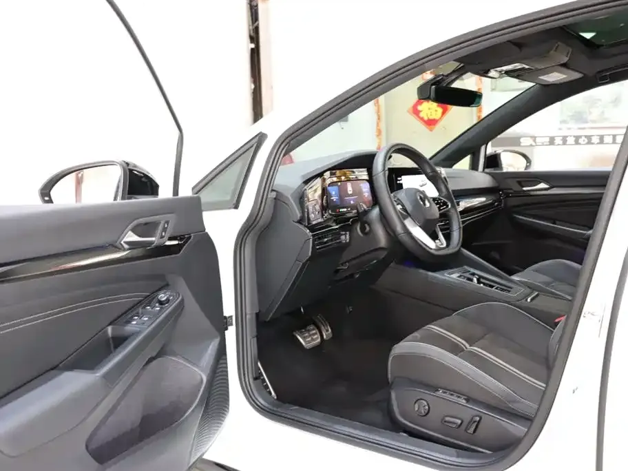 Volkswagen Golf 2023 из CN, фото 10