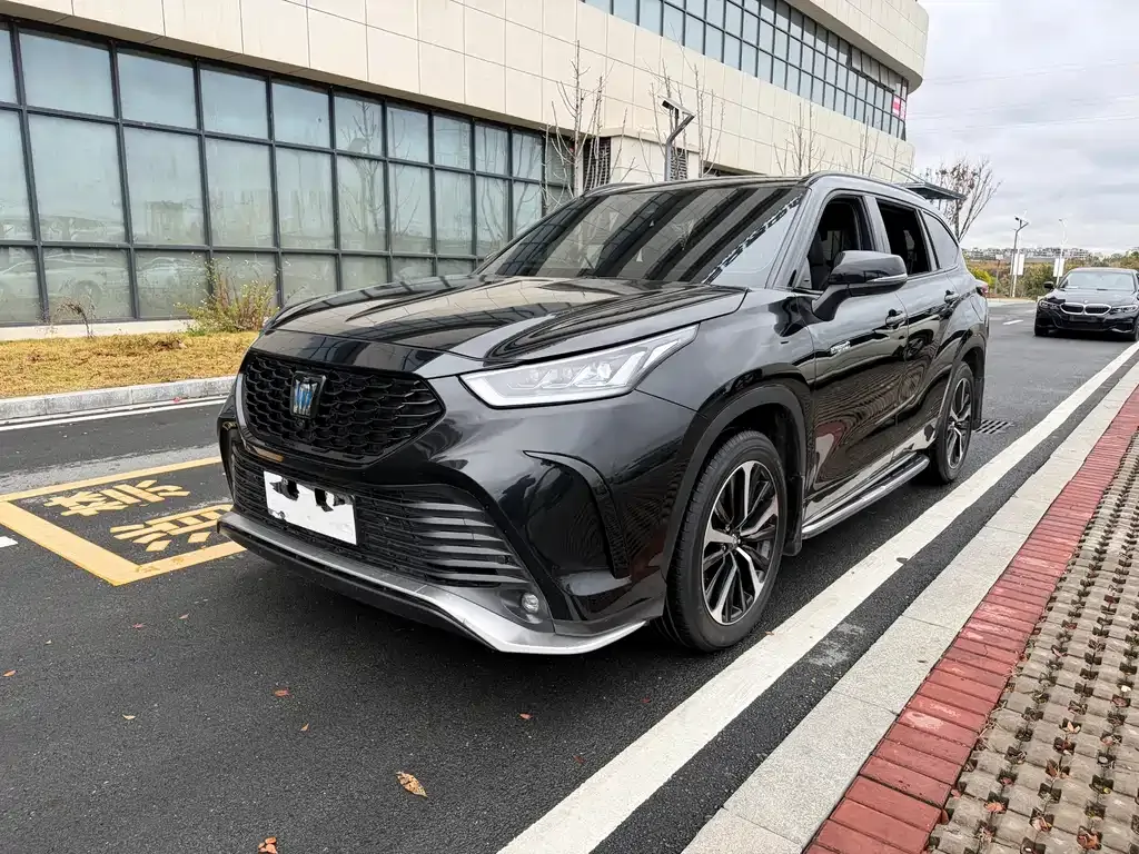 Toyota Crown Kluger 2024 из CN, фото 1