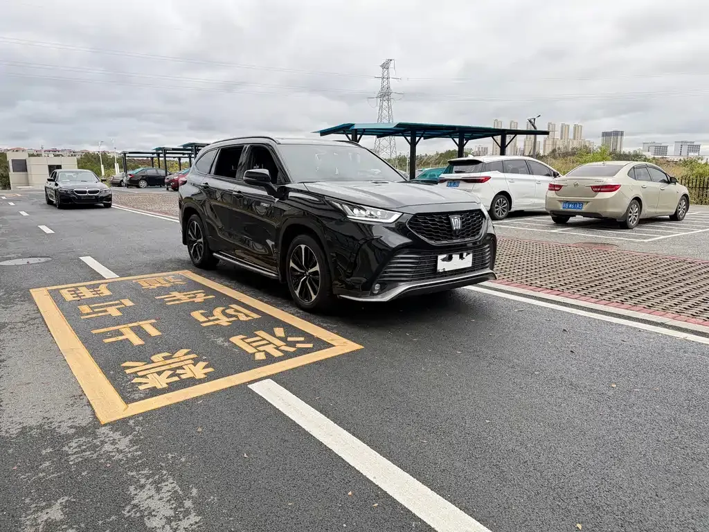 Toyota Crown Kluger 2024 из CN, фото 10