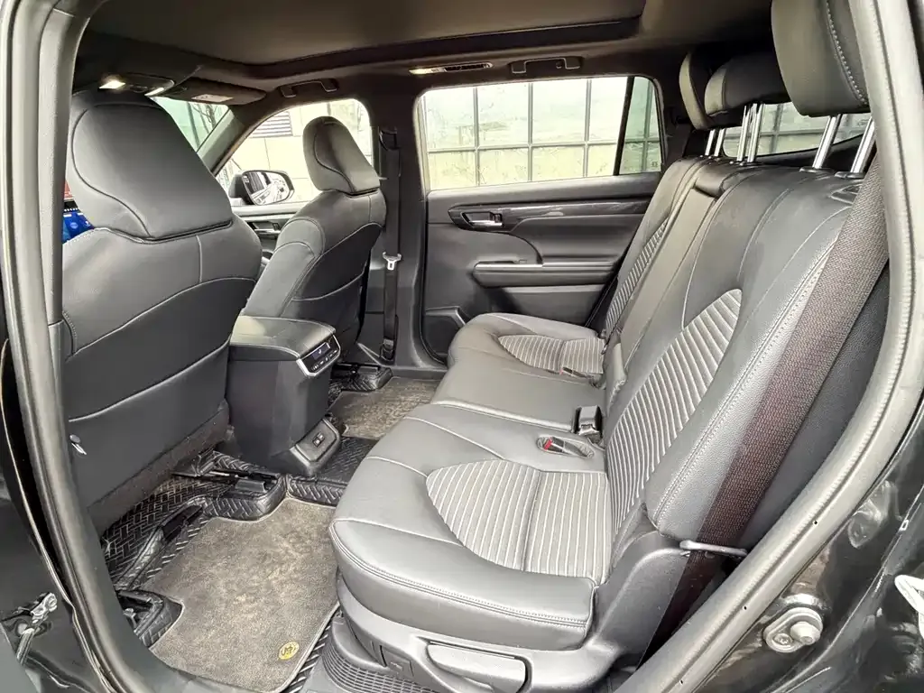 Toyota Crown Kluger 2024 из CN, фото 5