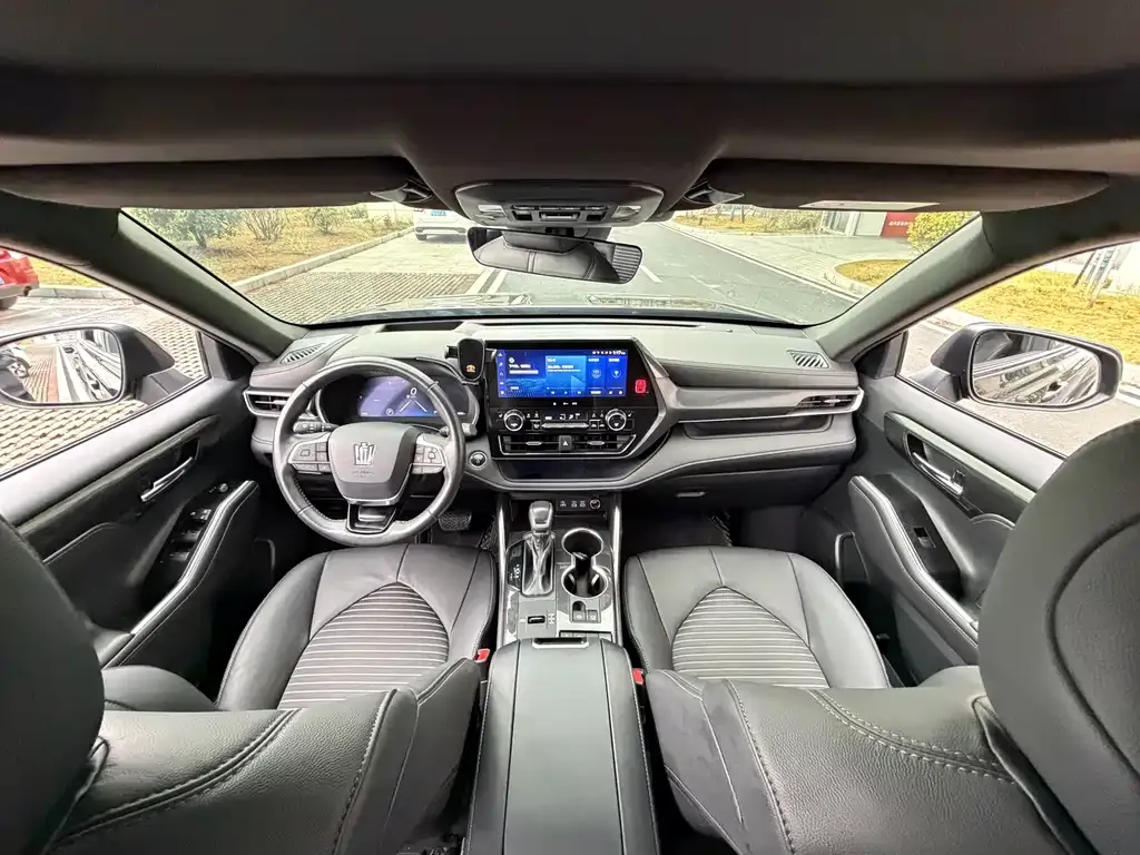 Toyota Crown Kluger 2024 из CN, фото 8