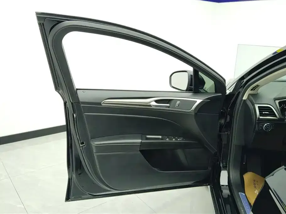 Ford Mondeo 2021 из CN, фото 2