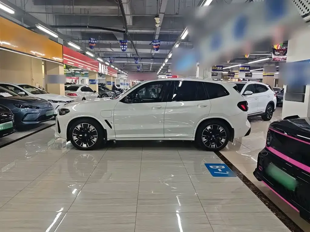 BMW iX3 2024 из CN, фото 8