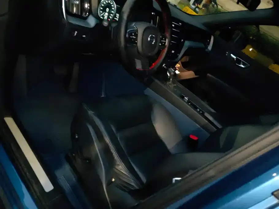 Volvo XC60 2021 из CN, фото 9