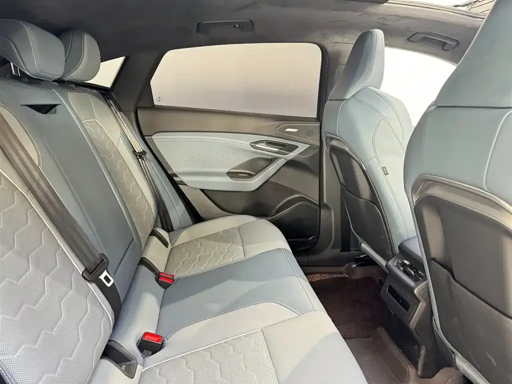 Audi Q6L Sportback e-tron 2025 из CN, фото 7